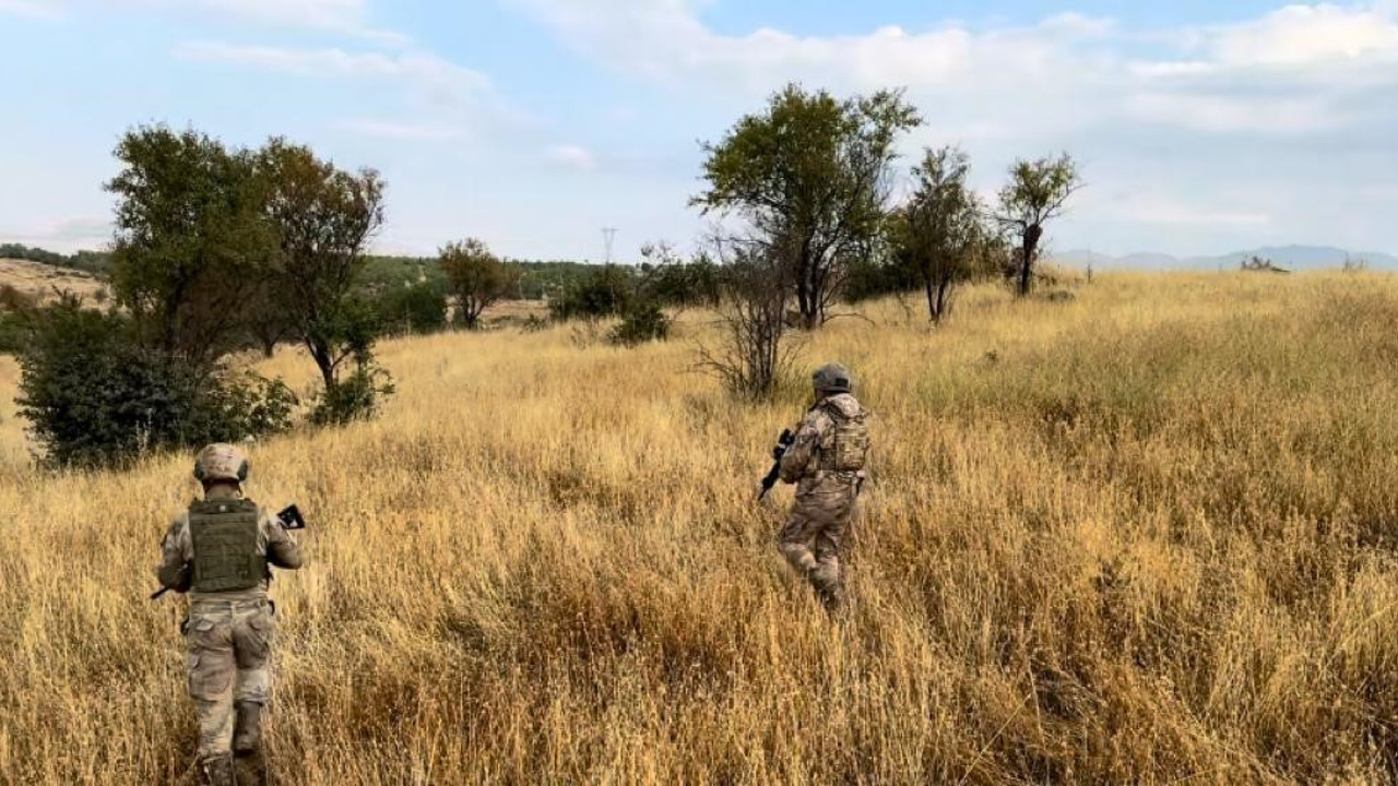 Tarlayı jandarma bastı