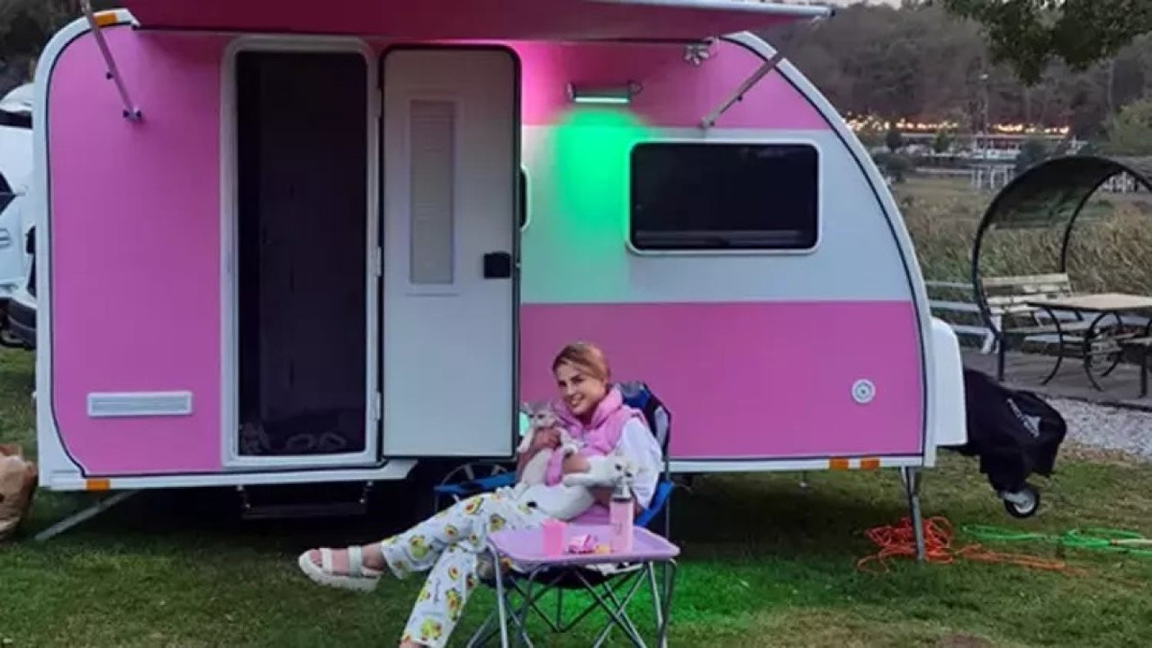 Ünlü oyuncu huzuru pembe karavanda buldu