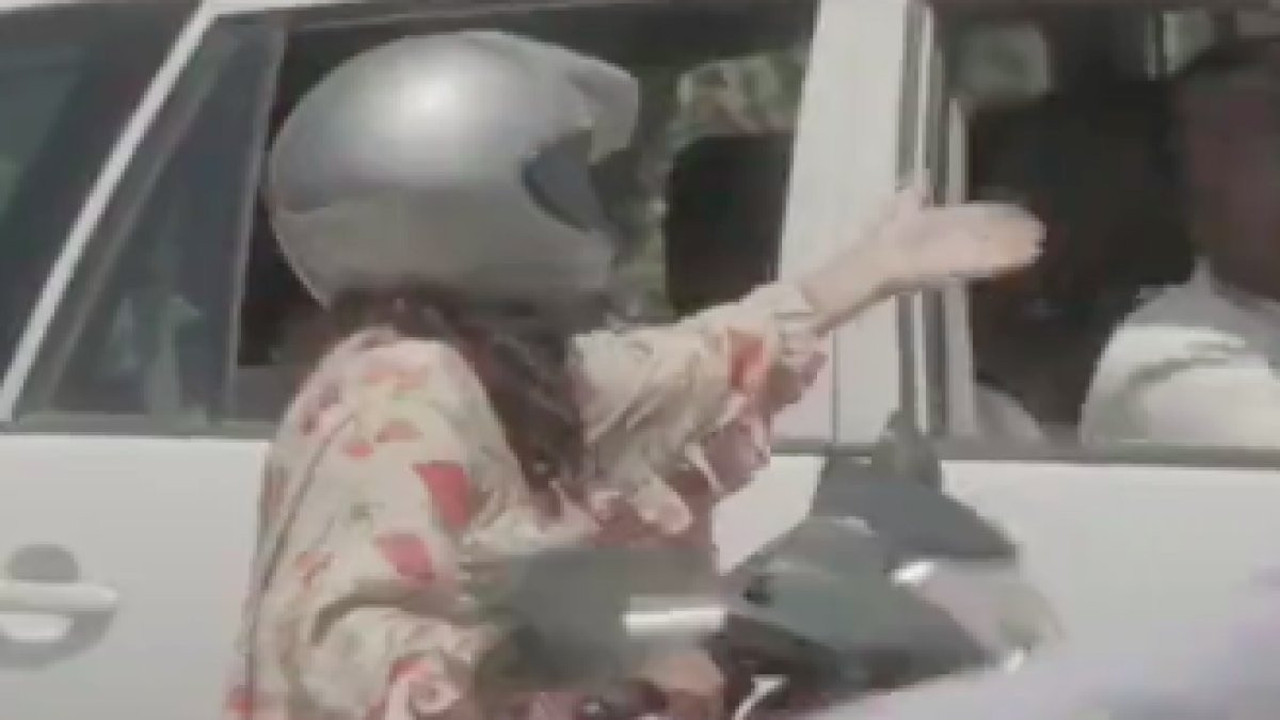 Hindistan'da susmayan kornalara trafik ışıklı çözüm