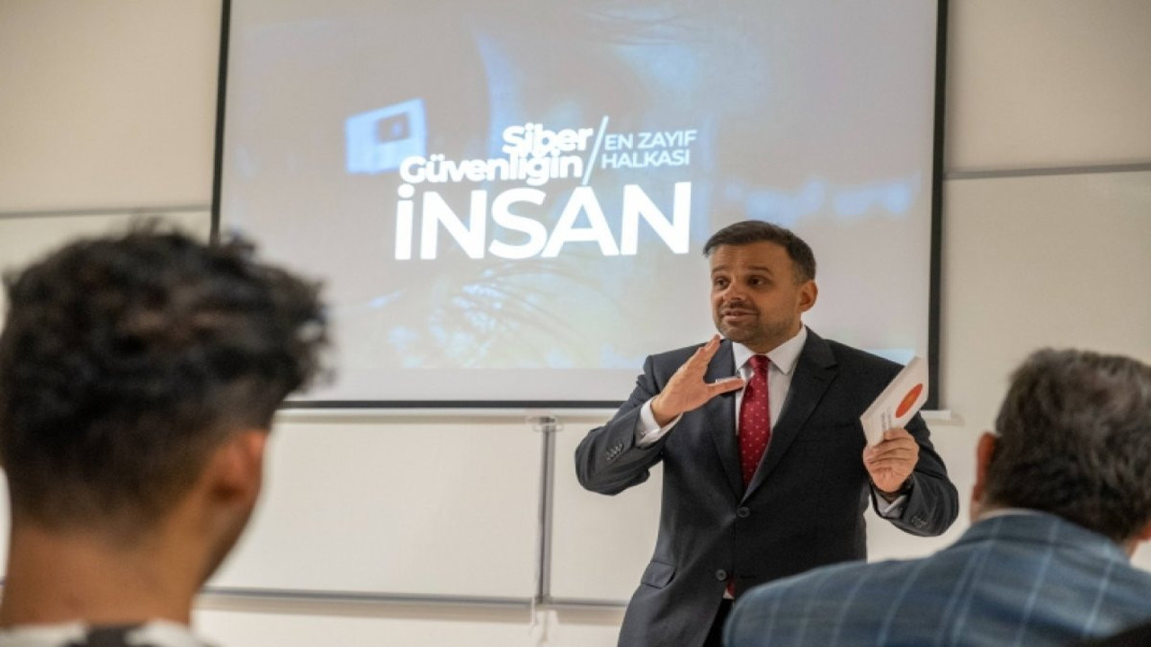 Saray'daki isim Turkcell’e genel müdür oldu. Bir önceki genel müdür Bülent Aksu 10 gün görevde kalmıştı