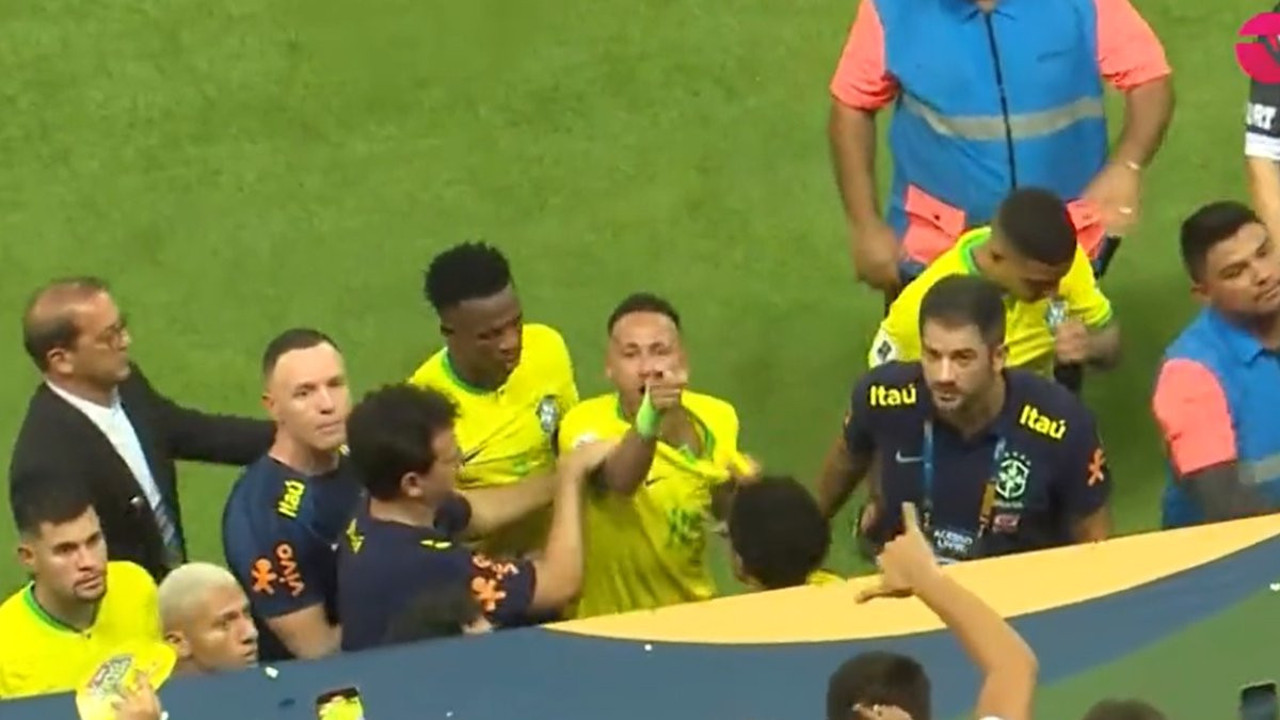 Neymar'a tribünden mısır kovası atıldı. Brezilyalı yıldız çılgına döndü