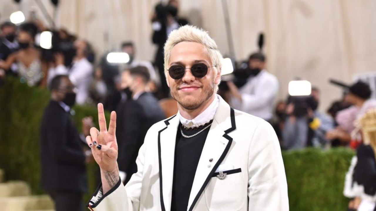 Ünlü komedyen annesine sevgili arıyor