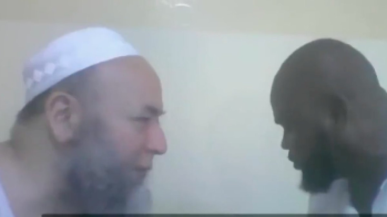 İlluminati cinleriyle konuştuğunu iddia eden hoca video yayınladı: "Türklerin İslam'ı istedikleri gibi uygulamalarını engellemeye geldik."