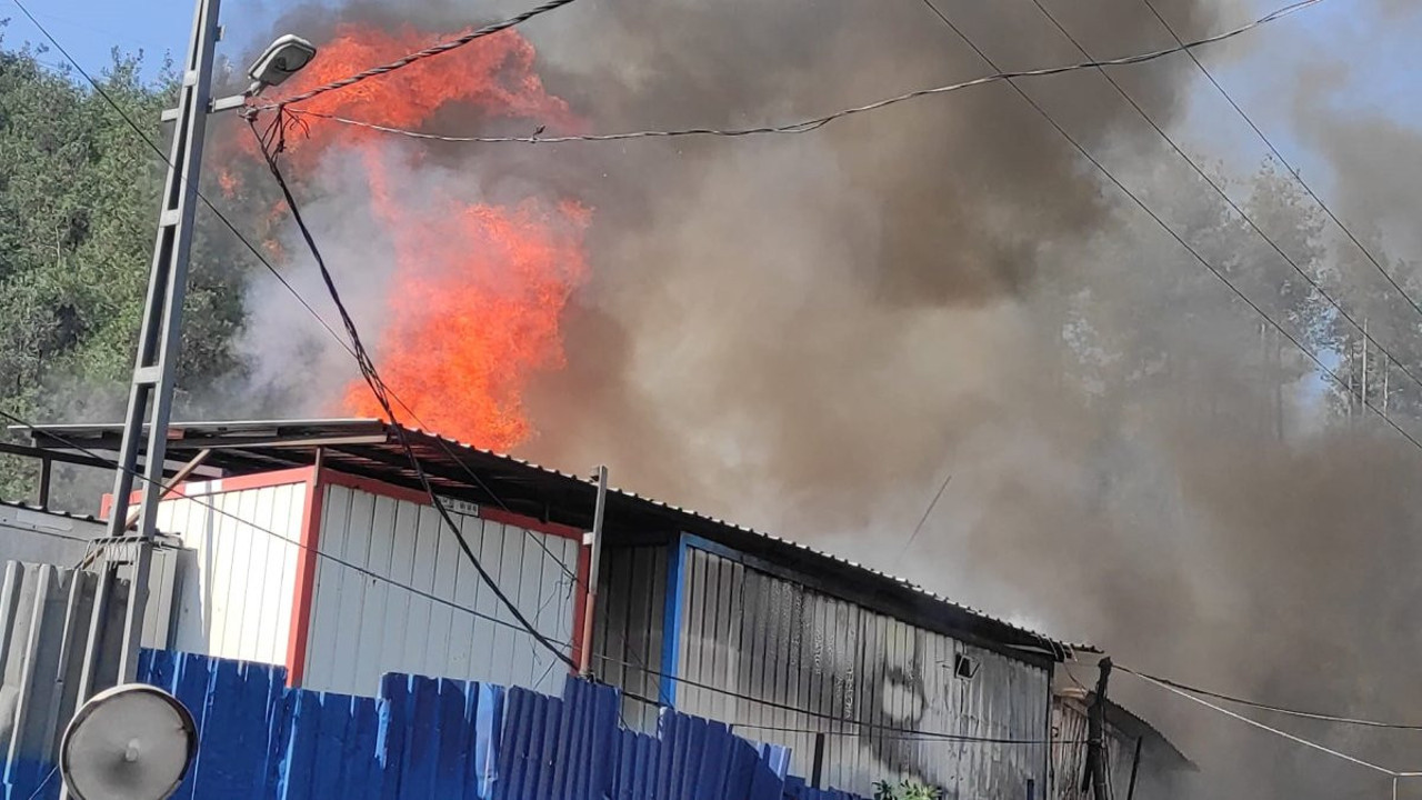 Sarıyer kağıt deposunda yangın