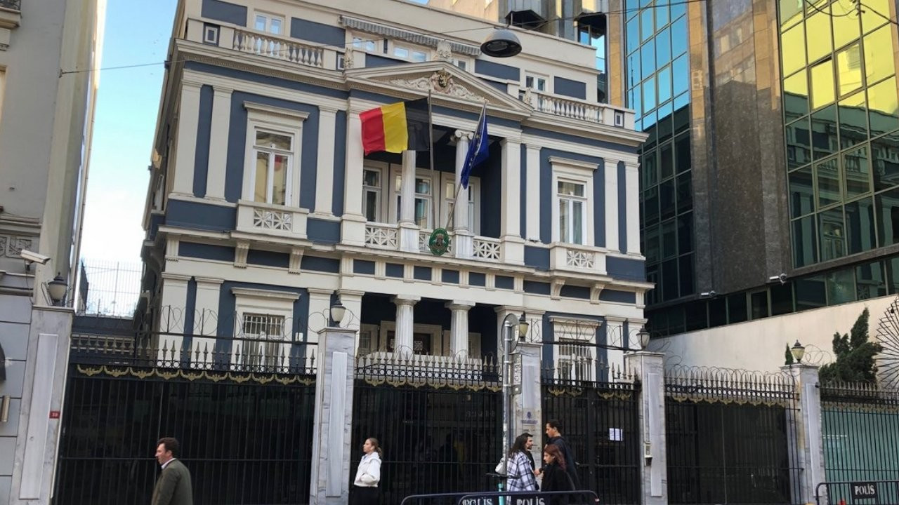 Yanlış kişiye atılan mesaj konsolosluğu karıştırdı