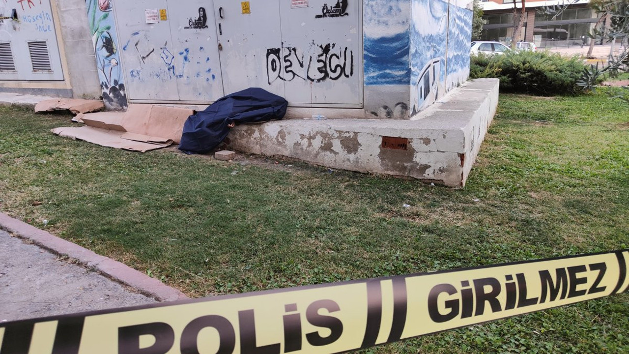 Kuşadası'nda evsiz bir kişi parkta ölü bulundu