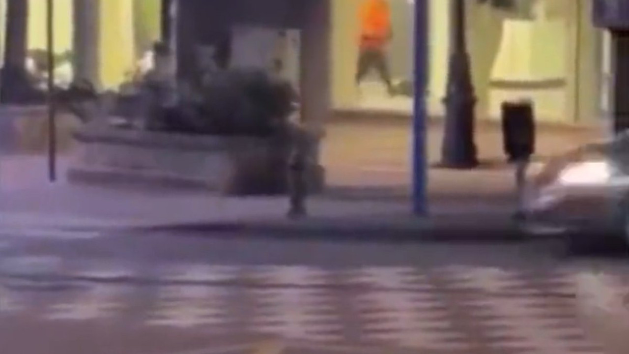 Belçika İsveç maçı öncesi silahlı saldırı şoku. İki kişi hayatını kaybetti. Karşılaşma yarıda kaldı