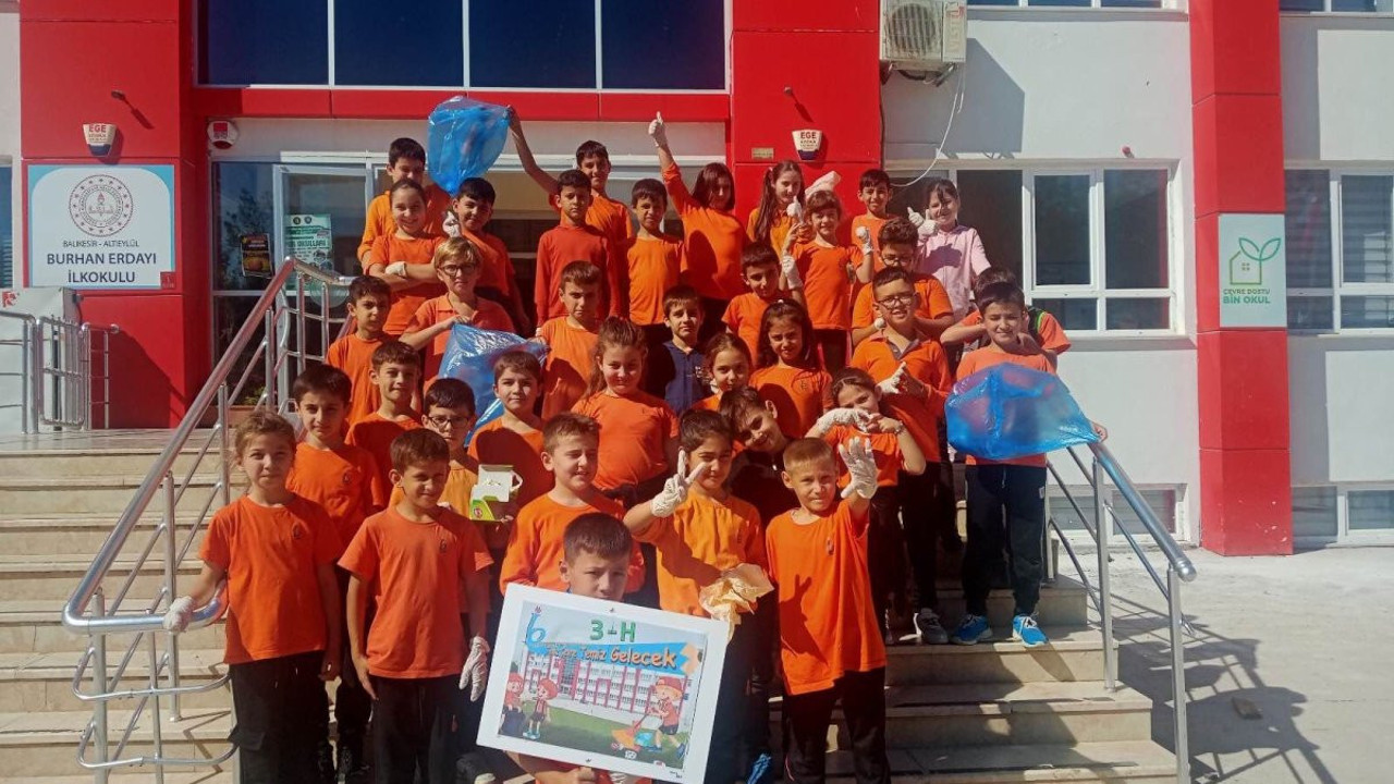 Minik öğrencilerden örnek davranış