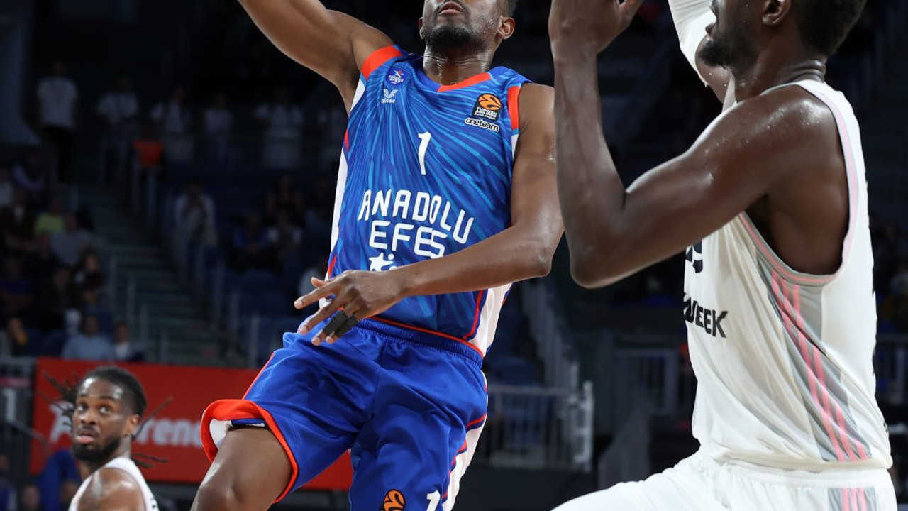 Anadolu Efes siftah yaptı. Asvel'i mağlup etti