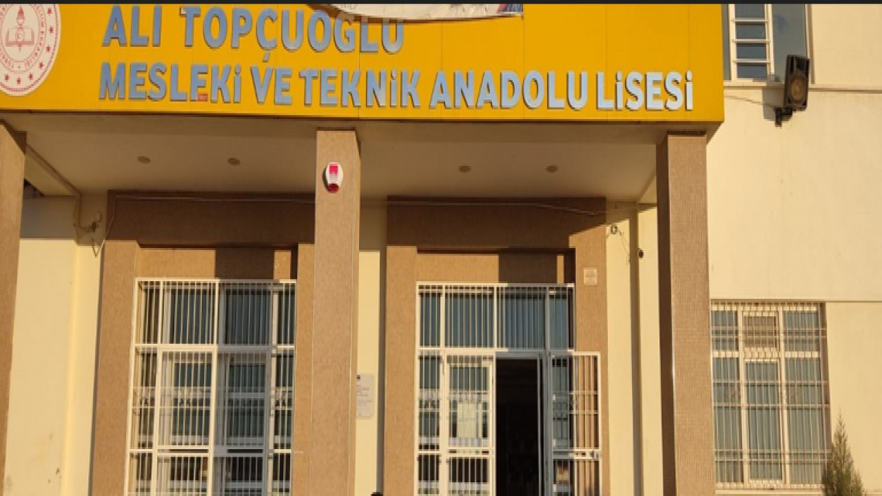 Okul, okulu dolandırdı. Okul müdürü tutanağı imzalamayan öğretmenin imzasını taklit etti