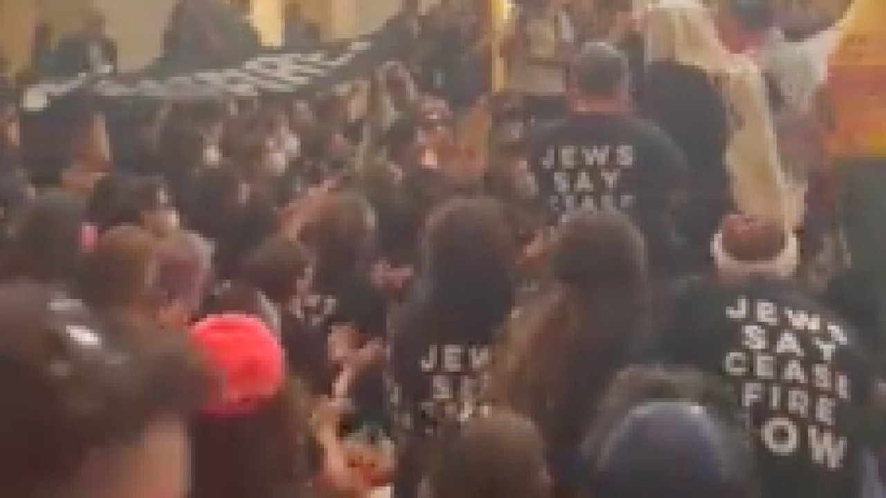 Onlarca Yahudi, Gazzeliler için ABD'de Kongre'de oturma eylemi başlattı