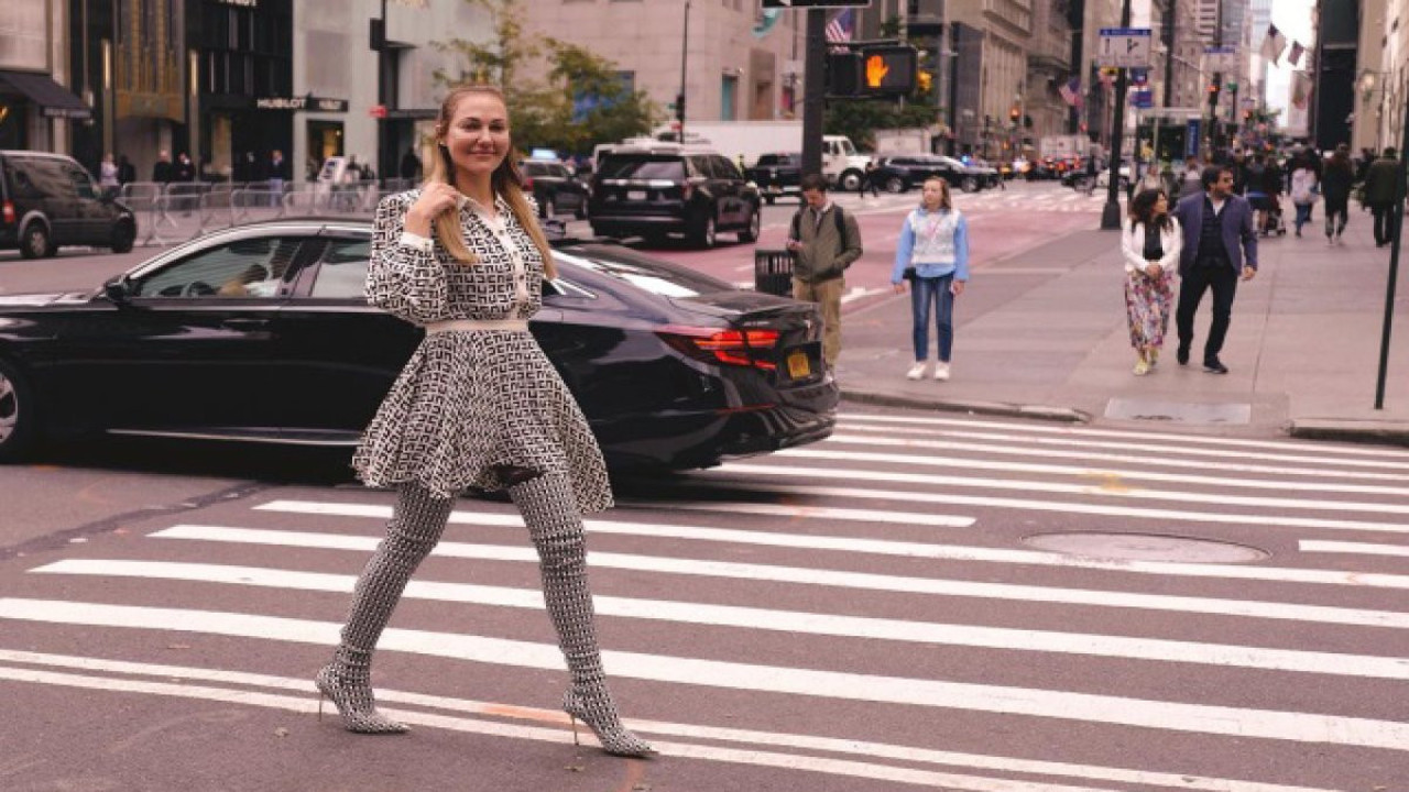 Meryem Uzerli New York'un altını üstüne getirdi. Herkes yüzündeki şişliğe takıldı