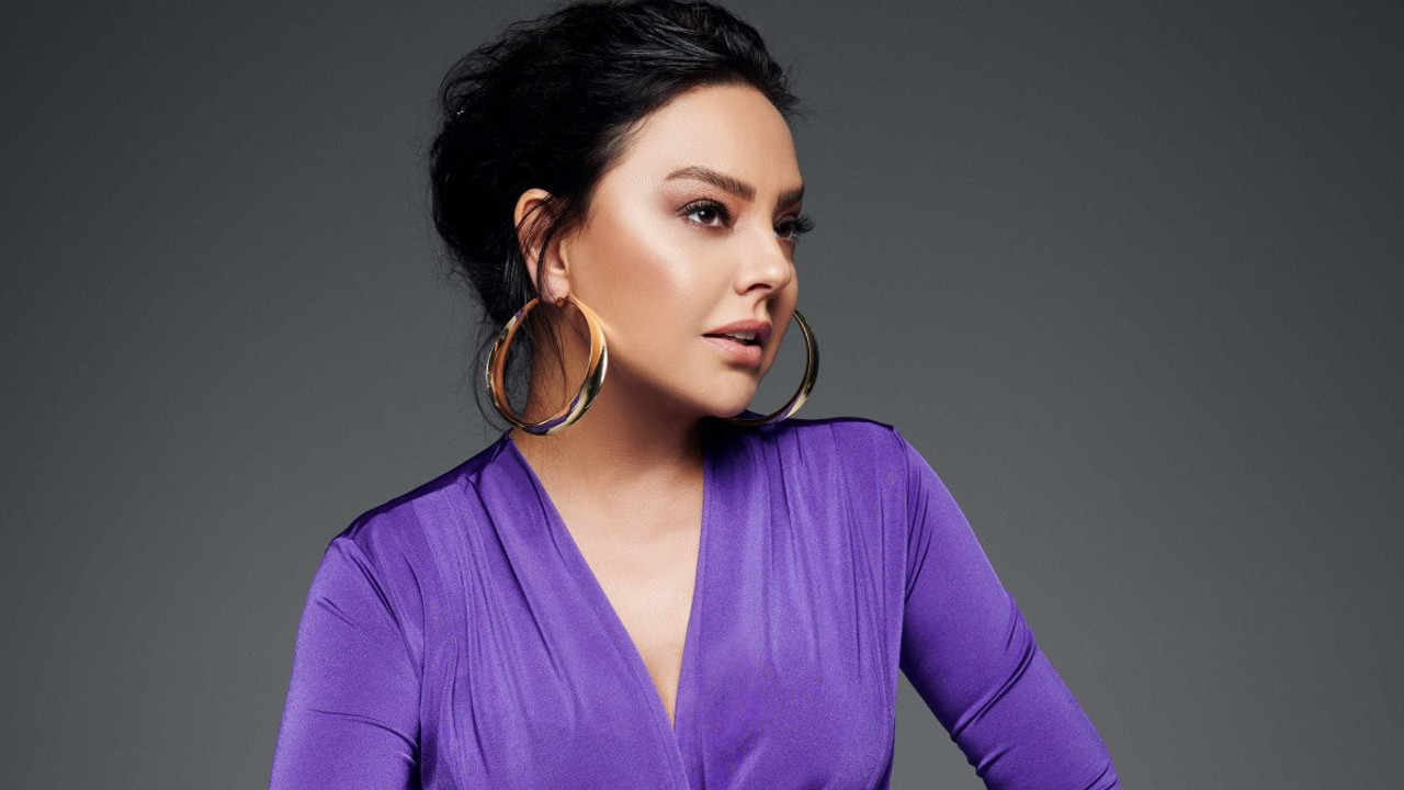 Ebru Gündeş’ten alkış toplayan hareket