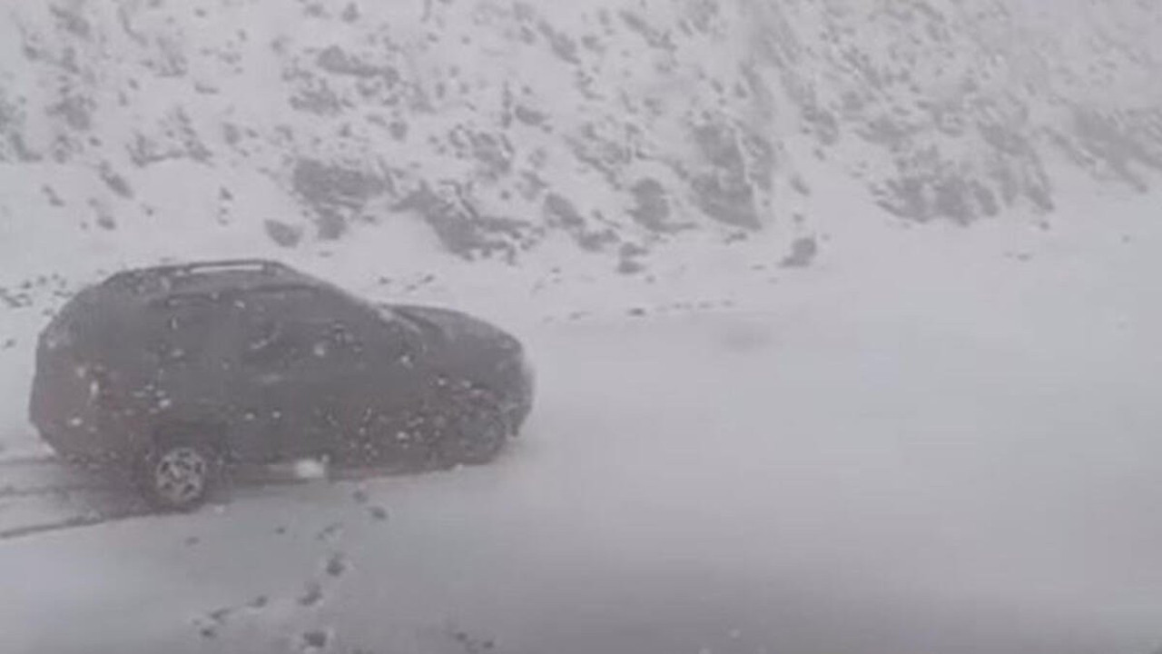 Bingöl'ün yüksek kesimlerinde kar etkili oldu