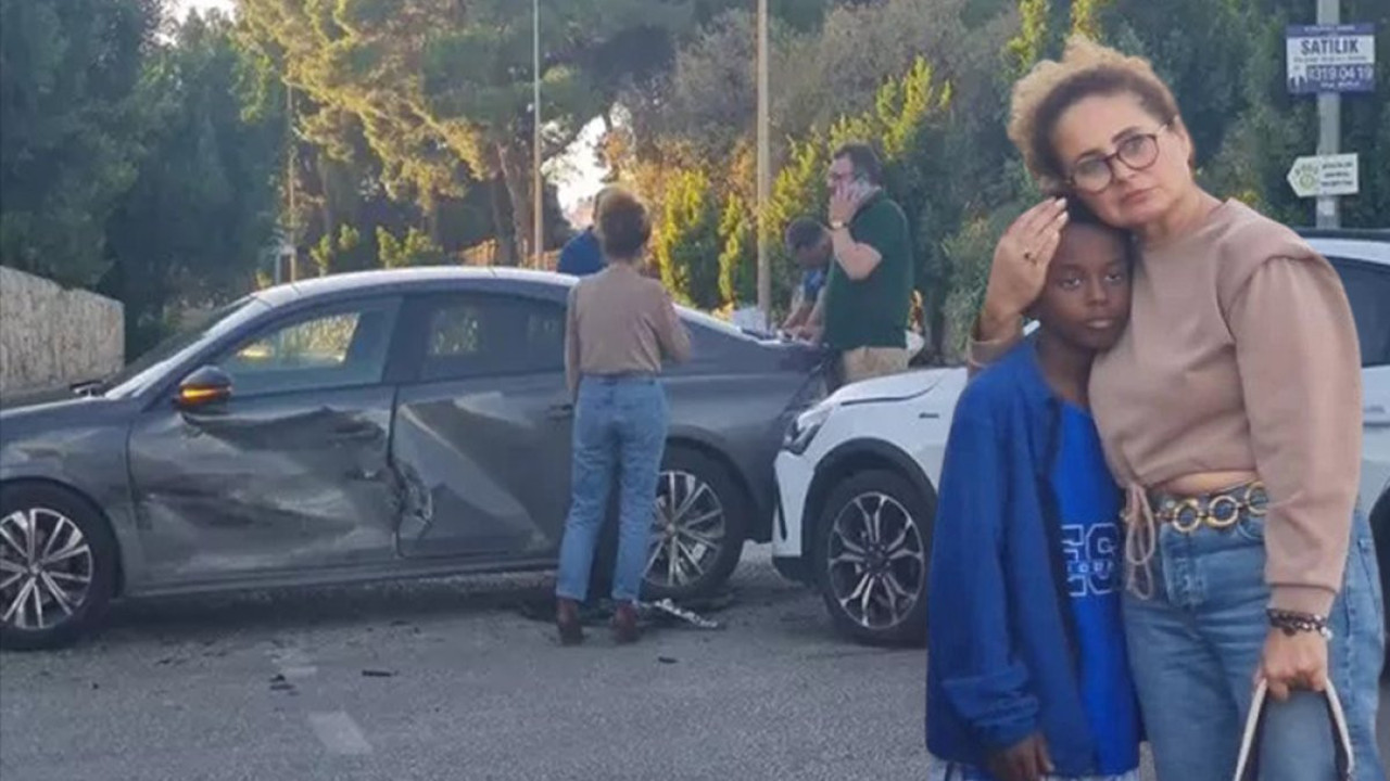 Esra Akkaya trafik kazası yaptı. "Çocuk korkudan hala titriyor"