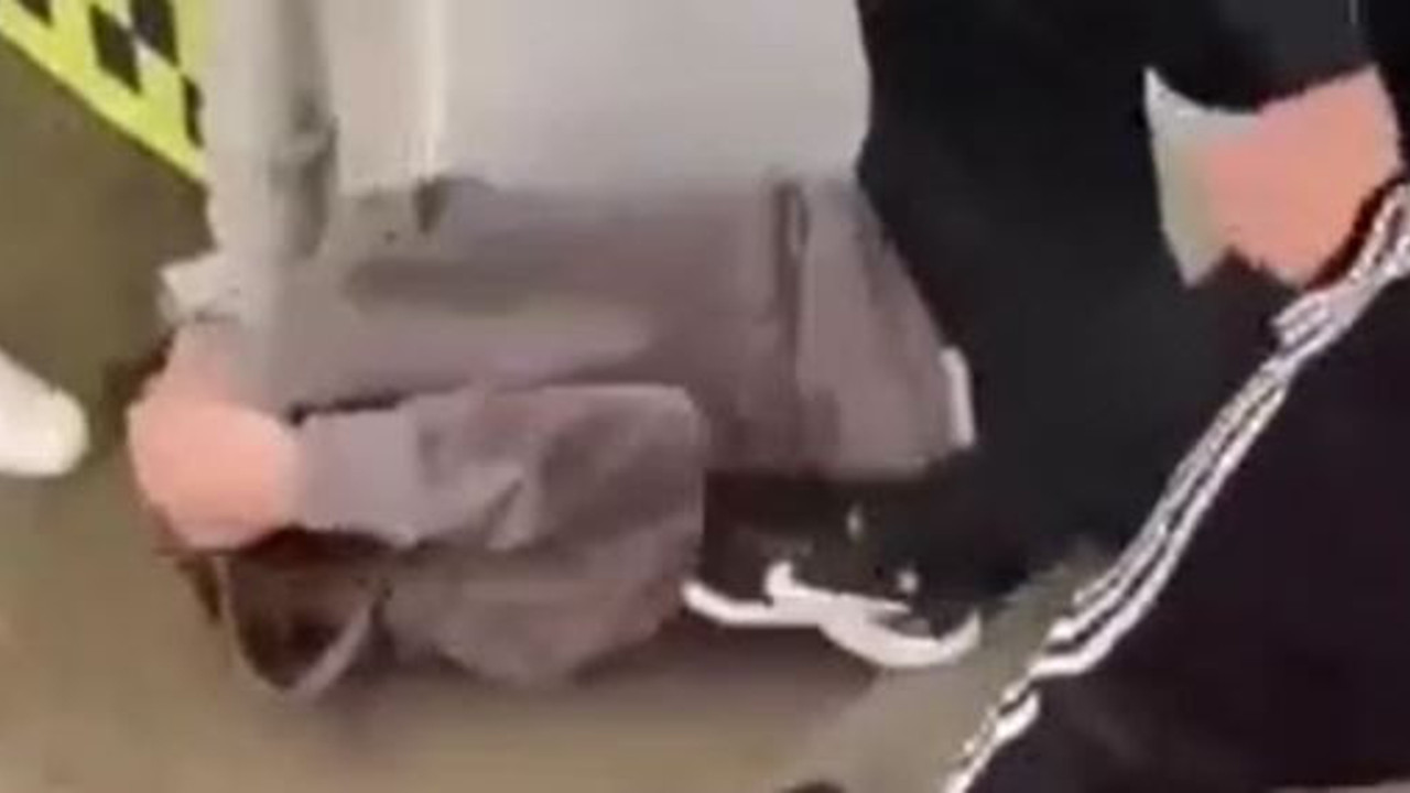 Zorba gençler yakalandı. Liseli genci öldüresiye dövüp bıçaklamışlardı