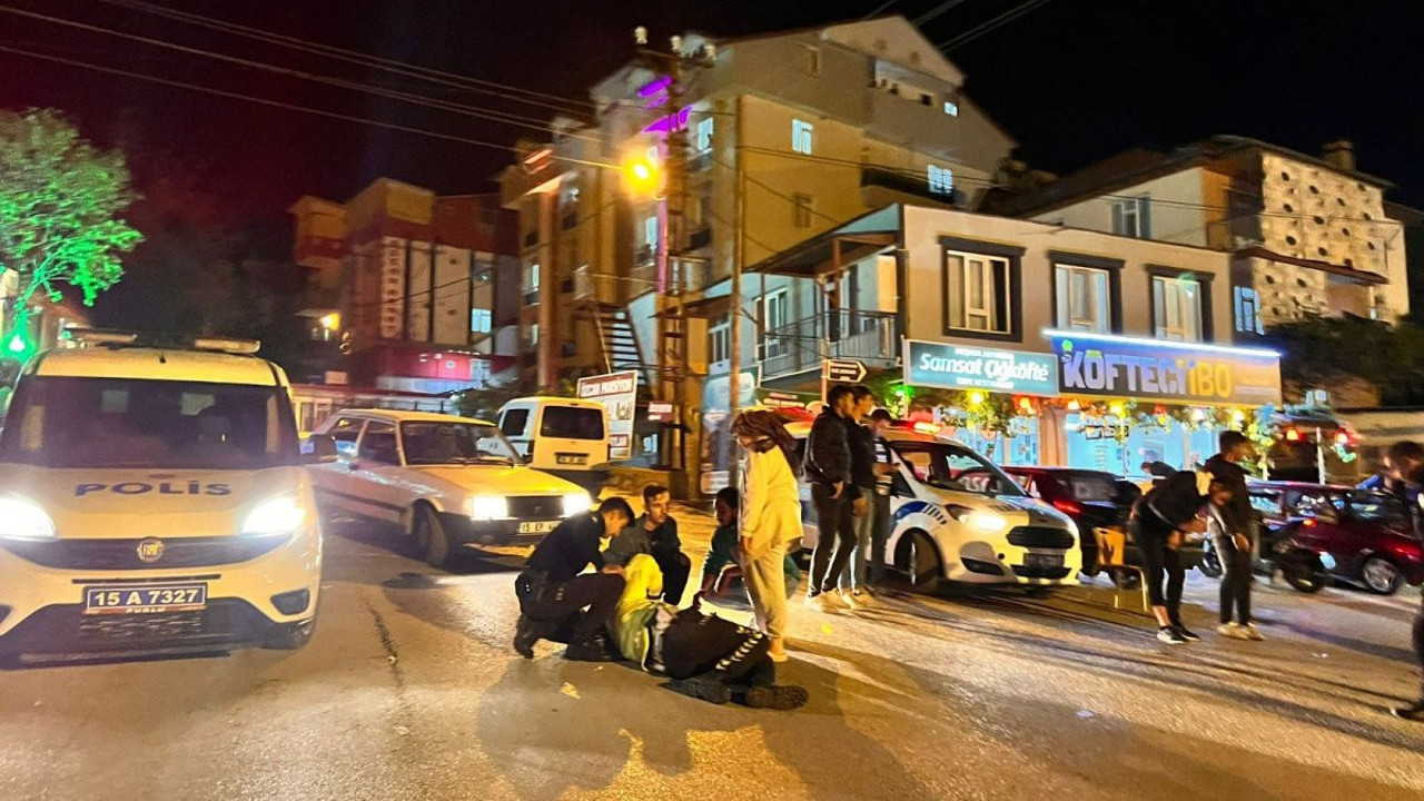 Uygulama noktasından kaçmaya çalışan sürücü dehşet saçtı: 2'si polis 4 yaralı