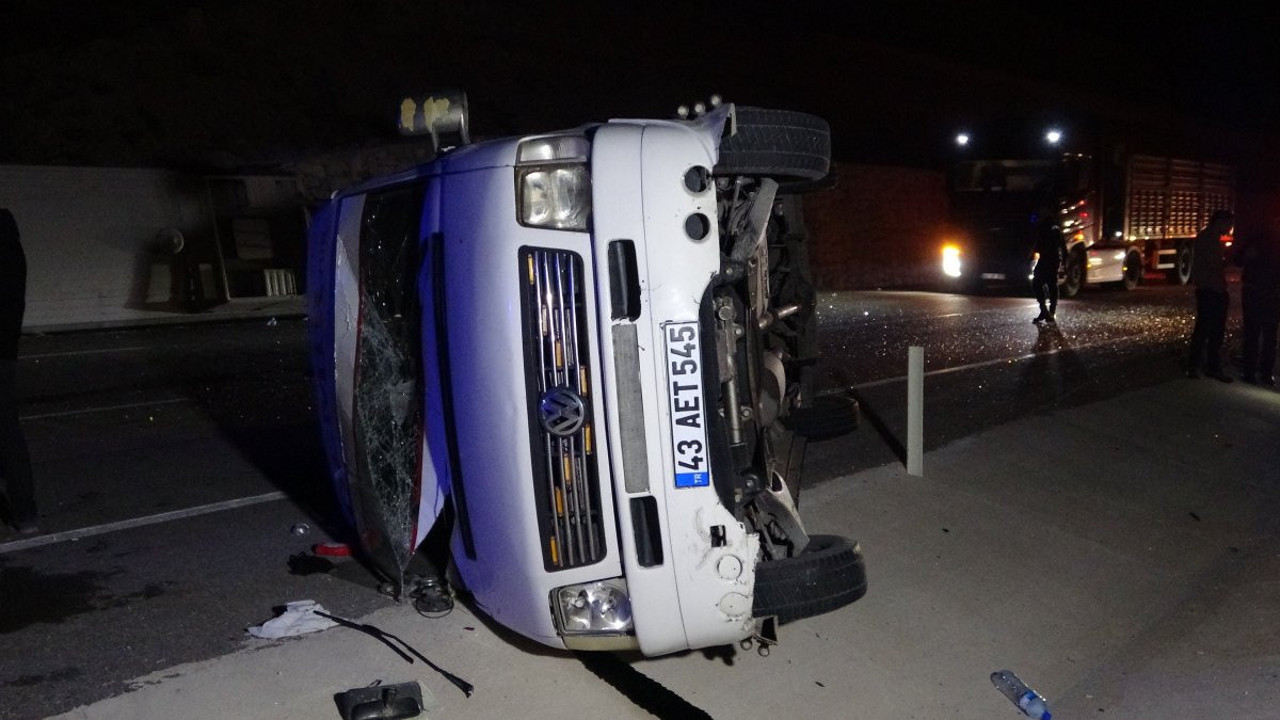 Uşak'ta iki işçi servisi çarpıştı: 28 yaralı