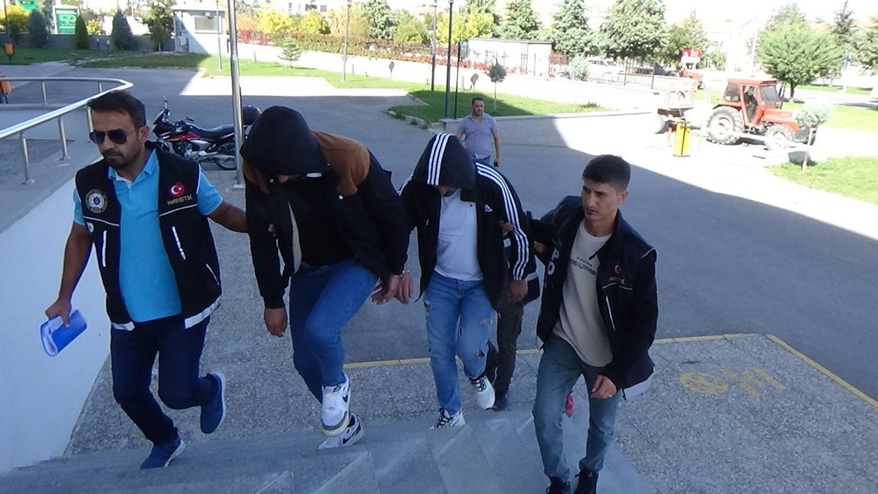 Zehir taciri 2 kişi tutuklandı