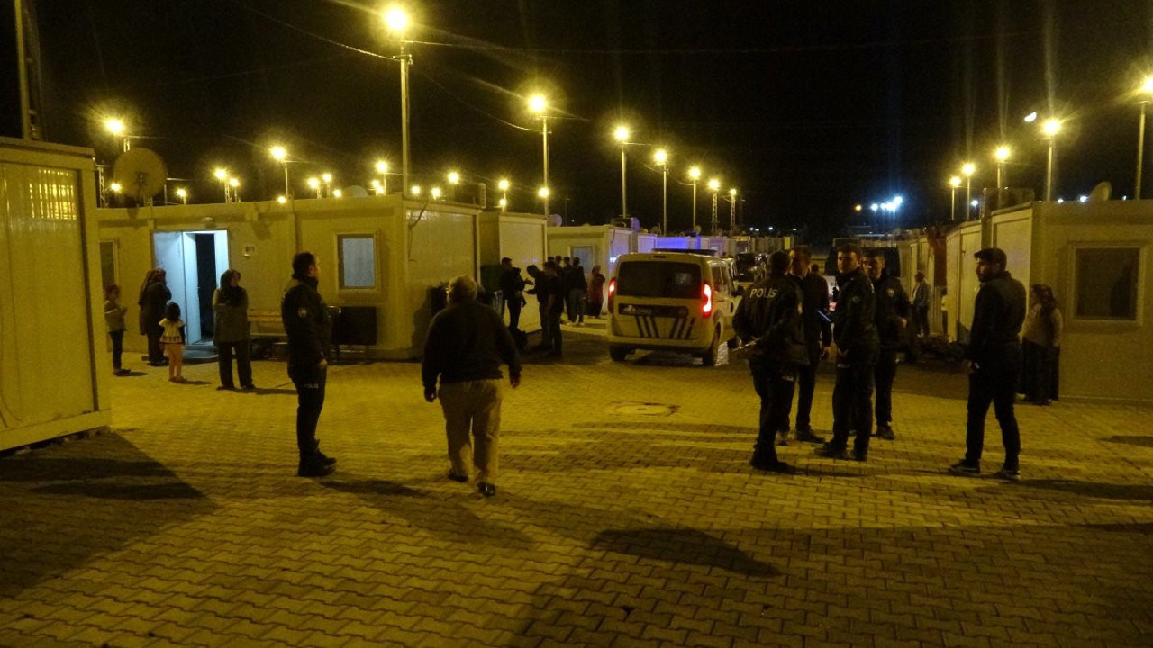 Deprem bölgesinde yüzlerce kişinin kaldığı konteyner kentte şüpheli çanta paniği