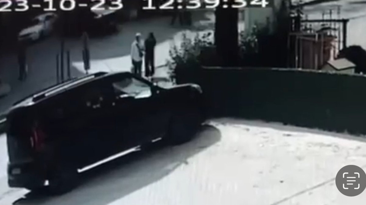 Sancaktepe’de otomobil ile motosikletli çarpıştı: O anlar kamerada