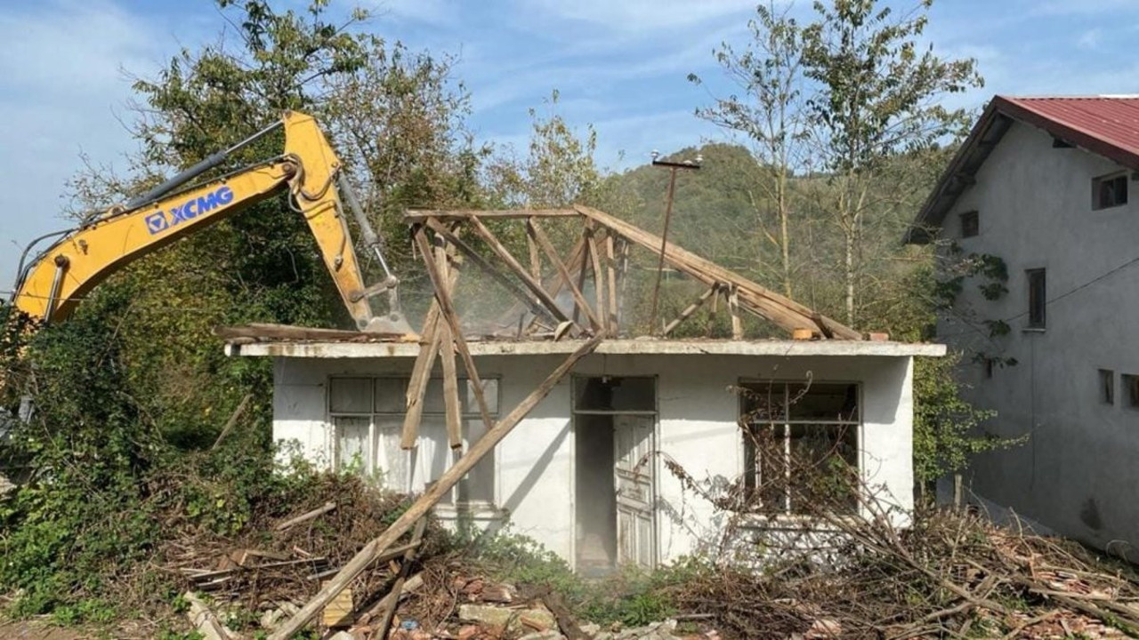 Gölcük'te tam 123 bina yıkıldı