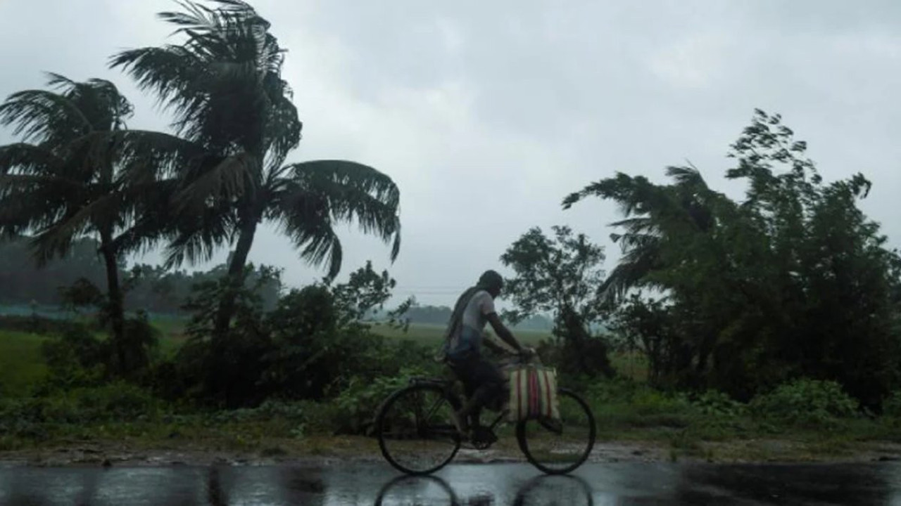 Hamoon siklon fırtınası nedeniyle 1,5 milyon kişi tahliye edildi