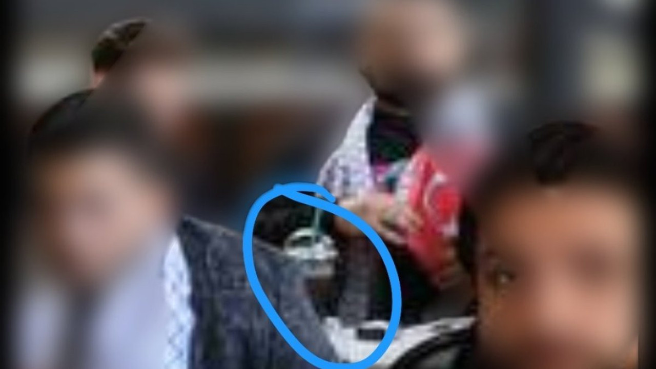 AKP Gençlik Kolları Starbucks’ı protesto ettikleri fotoğrafta aldıkları kahve ve iphone’u masada unuttu