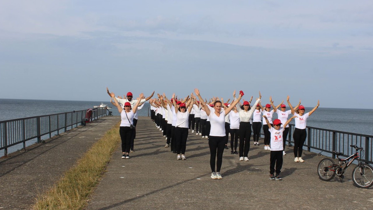 Artvin'de 100 öğretmenden 100'üncü yıla 'Atabarı'lı kutlama