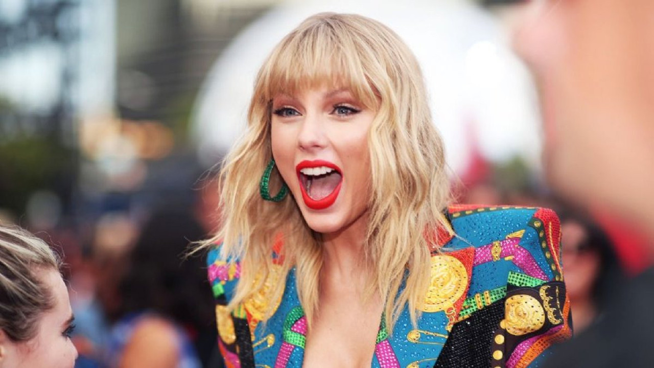 Taylor Swift artık resmen milyarder