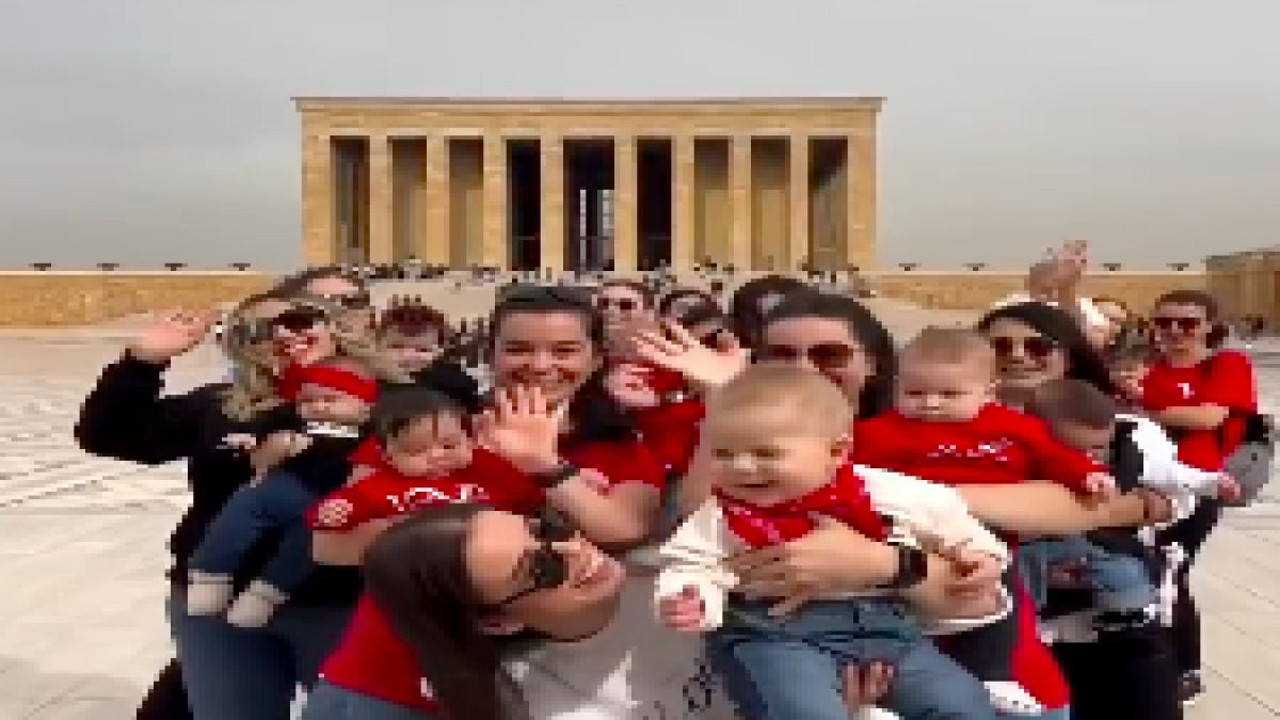 Anneler, Cumhuriyetimizin 100. yılında doğan bebeklerini Anıtkabir'e Ata'nın huzuruna götürdü