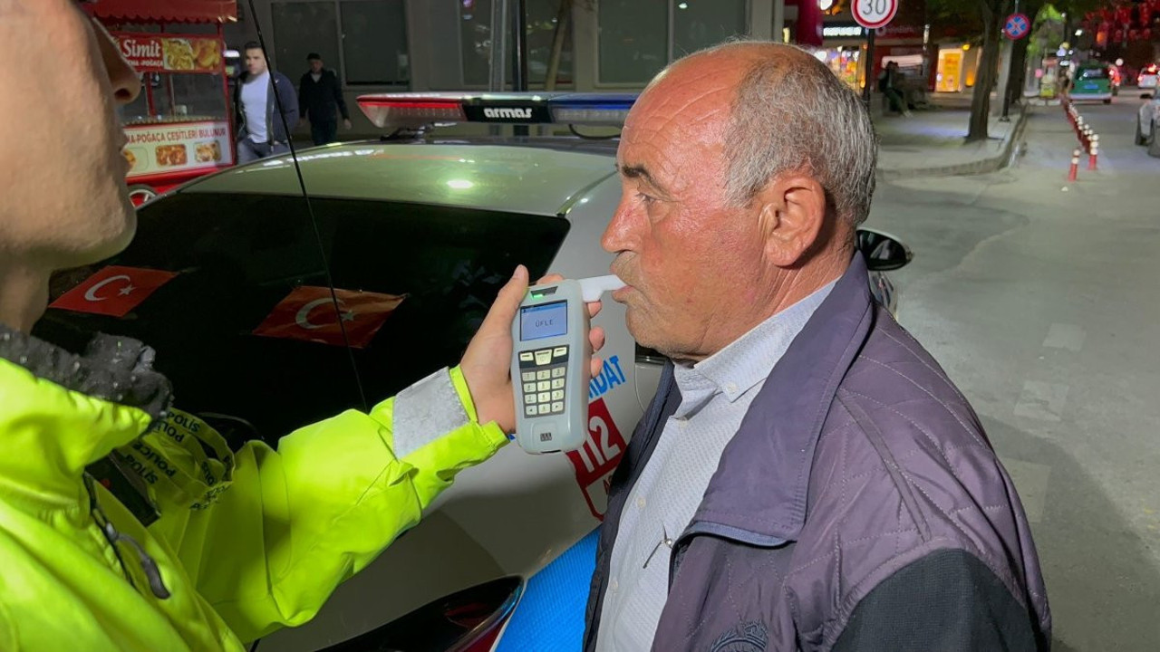 Direksiyonda alkollü yakalandı, “Esnafım, yaptığınız ayıp” dedi