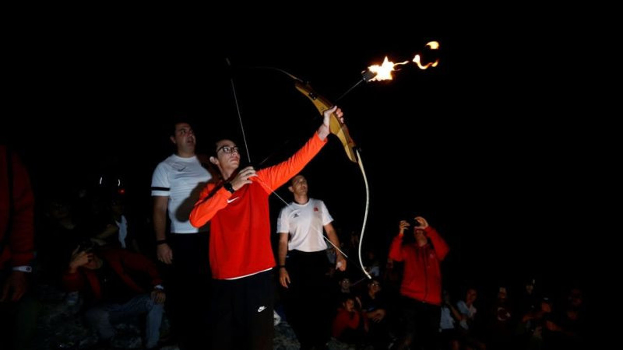 Mete Gazoz'dan Cumhuriyet'in 100. yıl ateşi