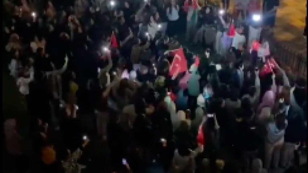 Ankara'da kız öğrenciler hep bir ağızdan Atatürk'ün Gençliğe Hitabesi'ni okudu: