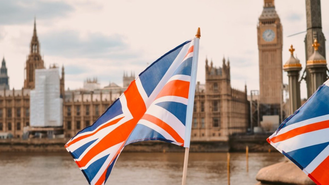 Gazze'de ateşkes çağrısında bulunan İngiliz siyasetçi görevinden alındı