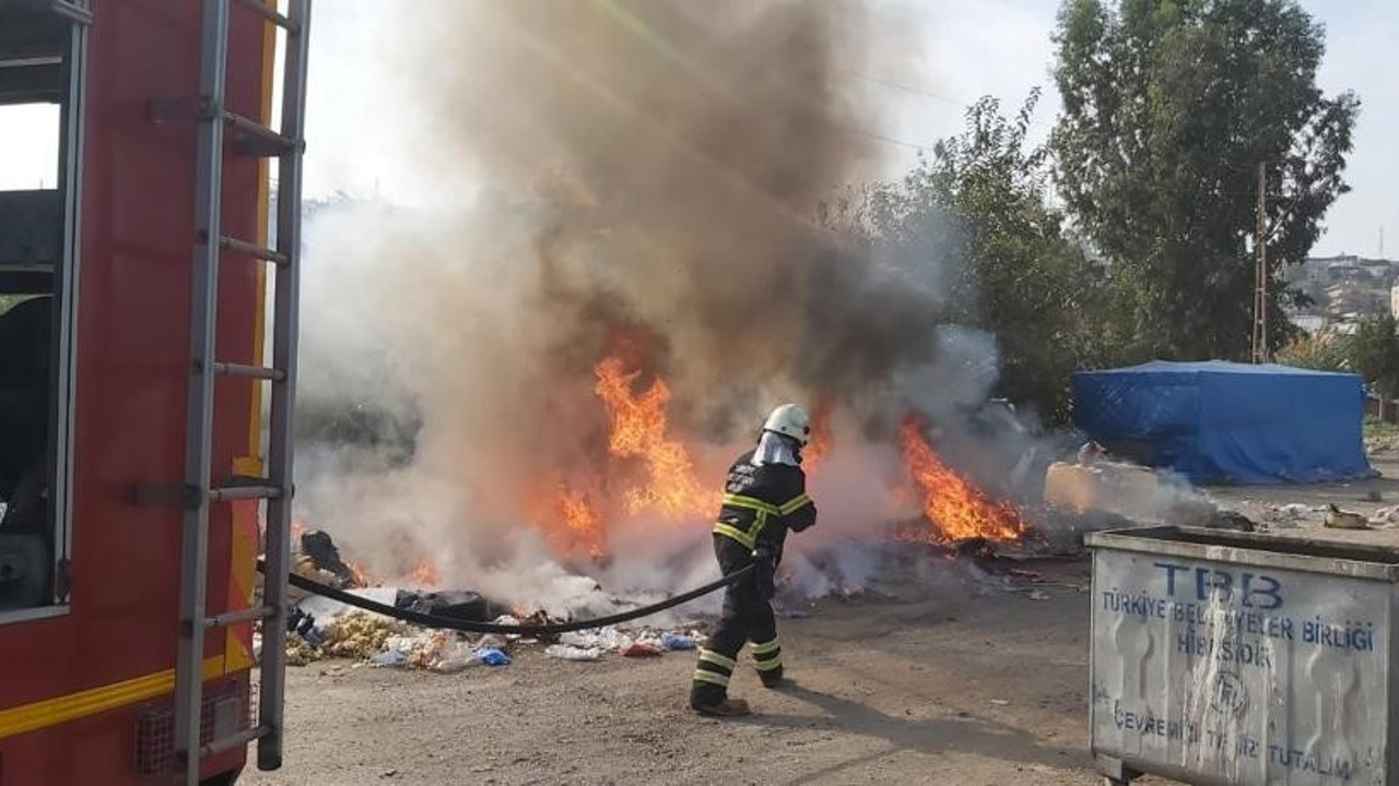 Hatay'da sanayi sitesinde çöp yangını