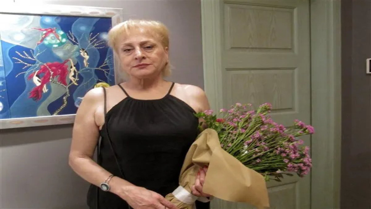 Ressam Sera Ersu resimlerini sergiledi