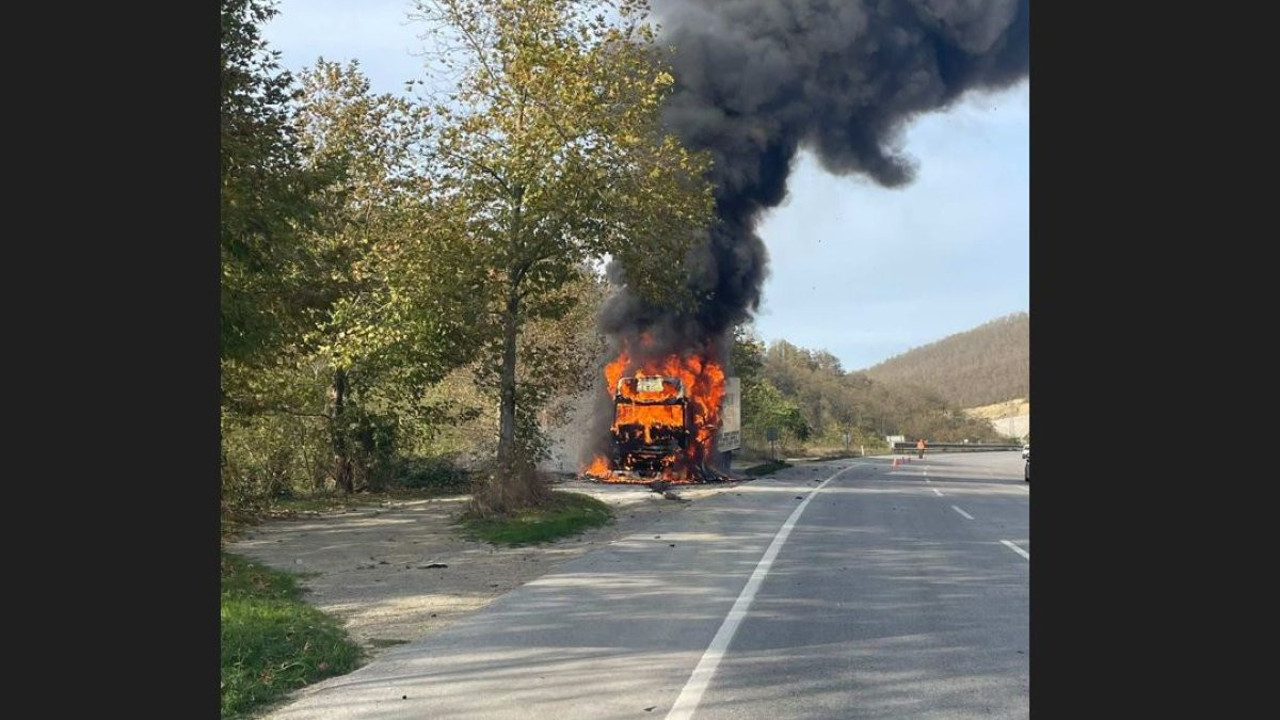Seyir halindeki TIR alev alev yandı (31 Ekim 2023)