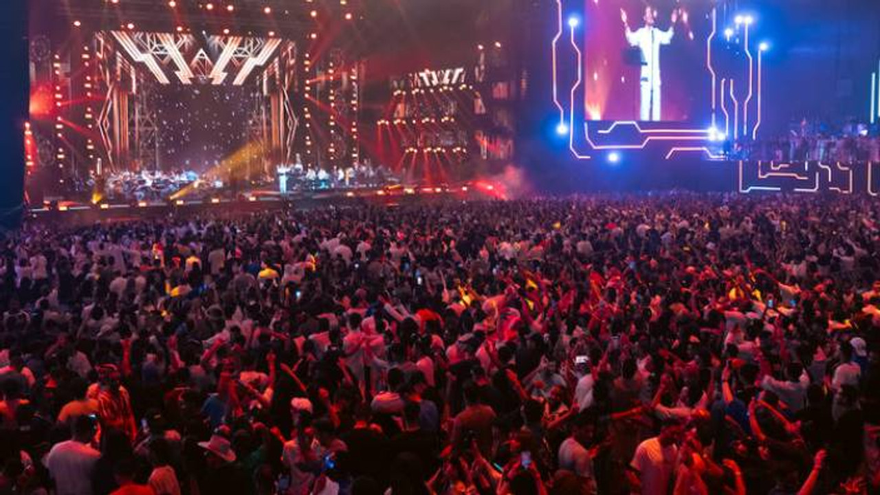 Gazze yanarken Arabistan'da dünyanın en büyük müzik festivali başladı. Türkiye'de ise tarikatlar 'Mehmetçik Gazze'ye' diyor