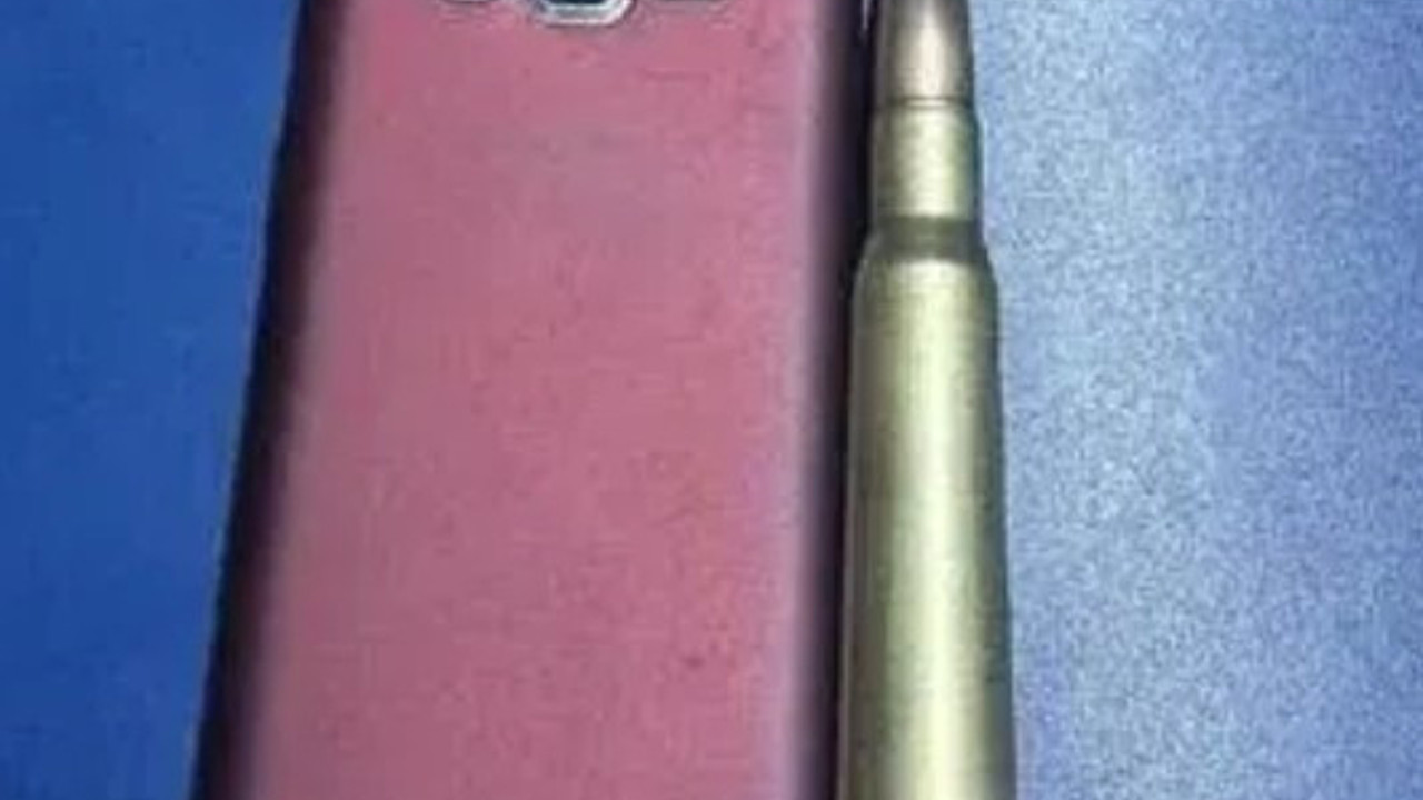 Uçaksavar mermisiyle yakalandı. Serbest kaldı