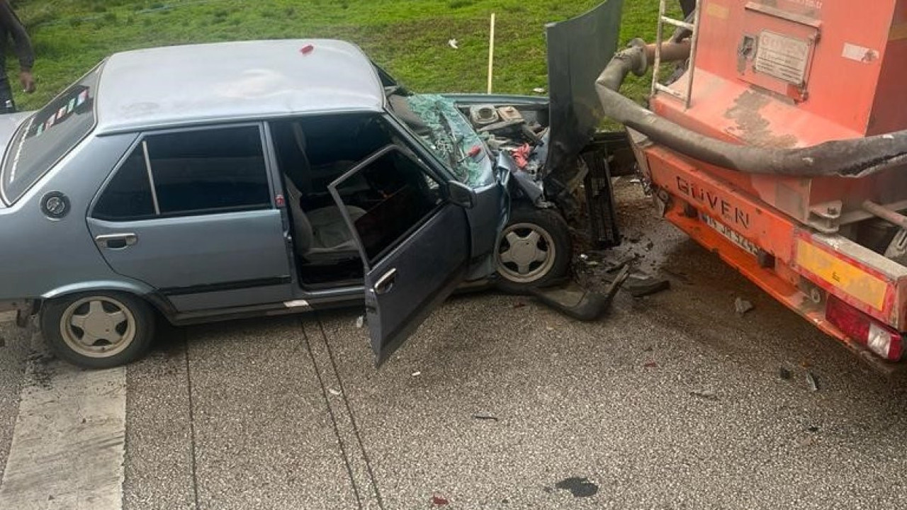 Otomobil çekiciye çarptı: 3 yaralı