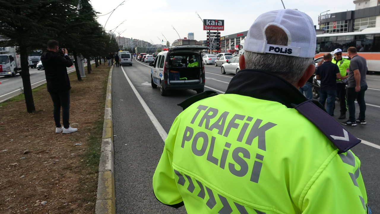 Yolun karşısına geçerken aracın çarptığı genç kız hayatını kaybetti