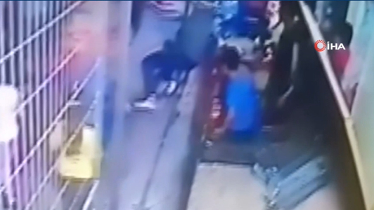 Döner bıçaklarıyla 2 kişiye saldırıp dehşet saçtılar