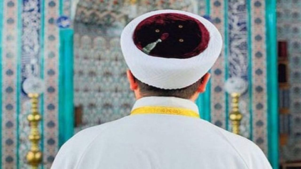 Diyanet’in vaizi okulda Atatürk’e hakaret etti. Diyanet ile Milli Eğitim’in ortak projesi kapsamında derslere giriyor