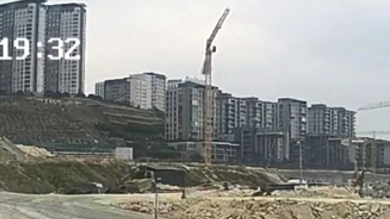 İstanbul'da 70 metre yüksekliğindeki kule vinç kırıldı! İşte o anlar…