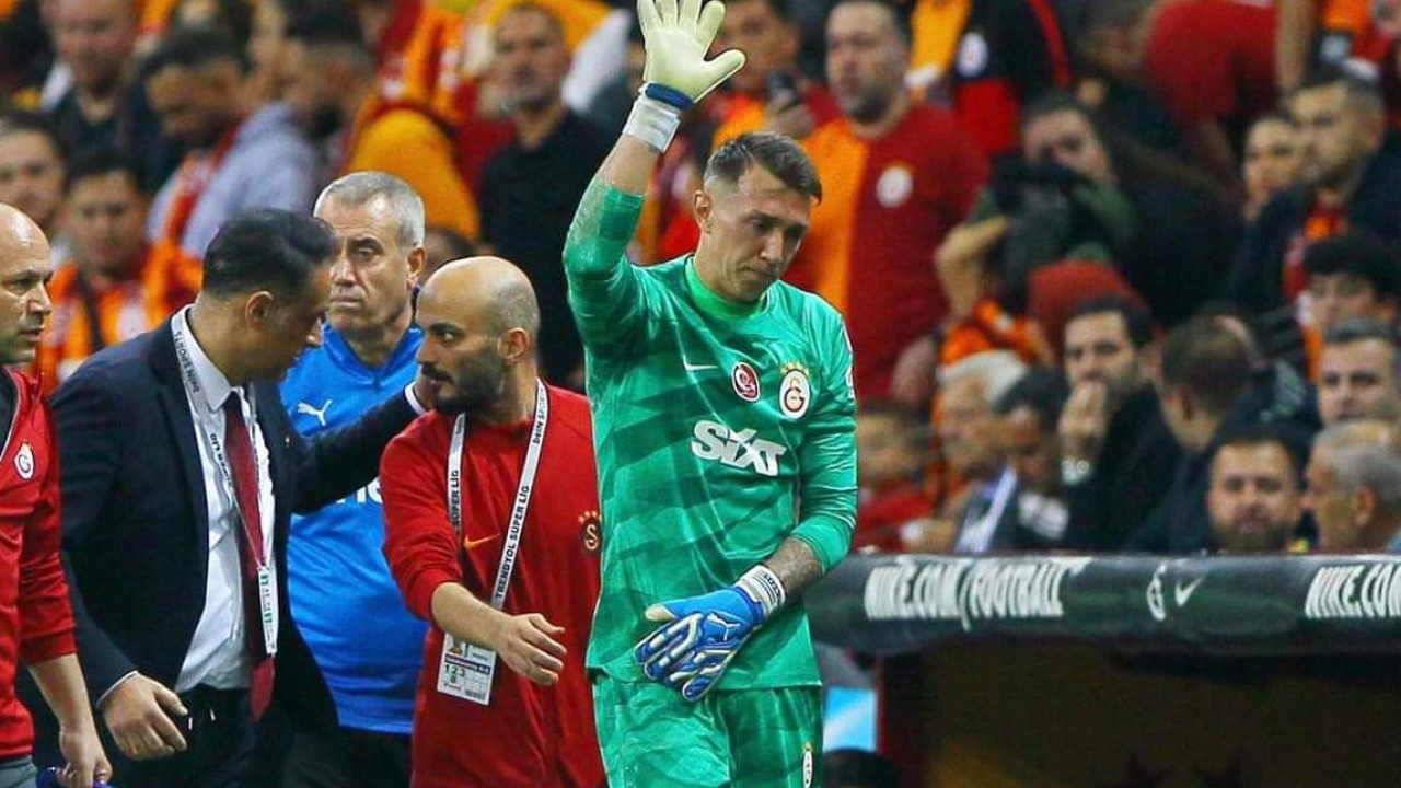 Muslera'dan kötü haber. Galatasaray resmen açıkladı