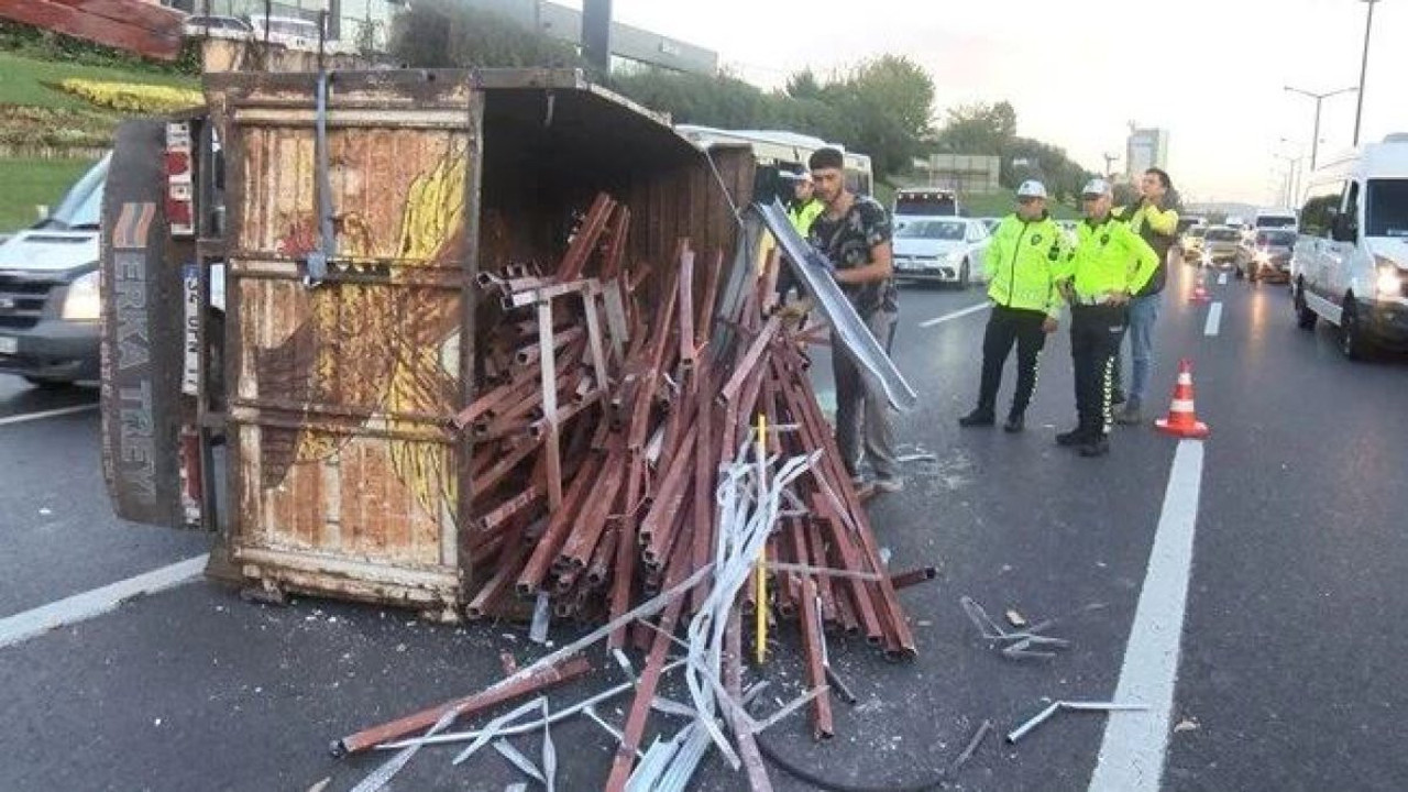 TEM’de kaza trafiği felç etti