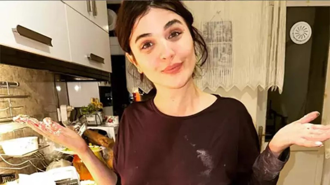 Gonca Vuslateri sır gibi sakladığı sevgilisiyle mutfağa girdi. "Hamur açıldı, ben de saçıldım"