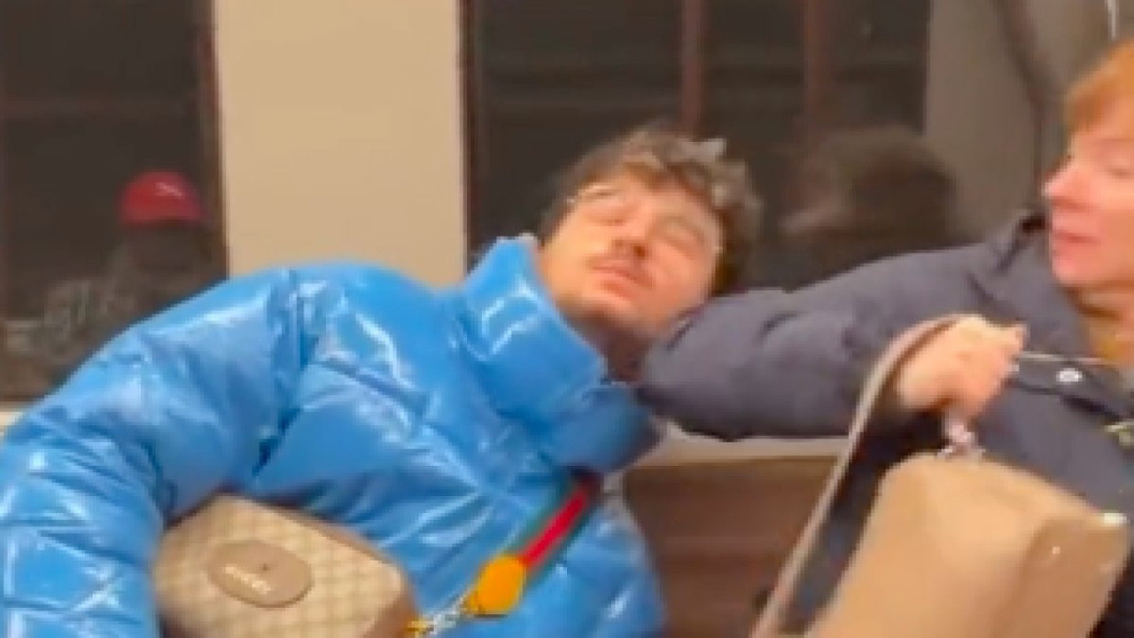 Metroda sosyal deney: Uyuyakalma numarası yaptı yolcular rahatsız oldu, biri hariç