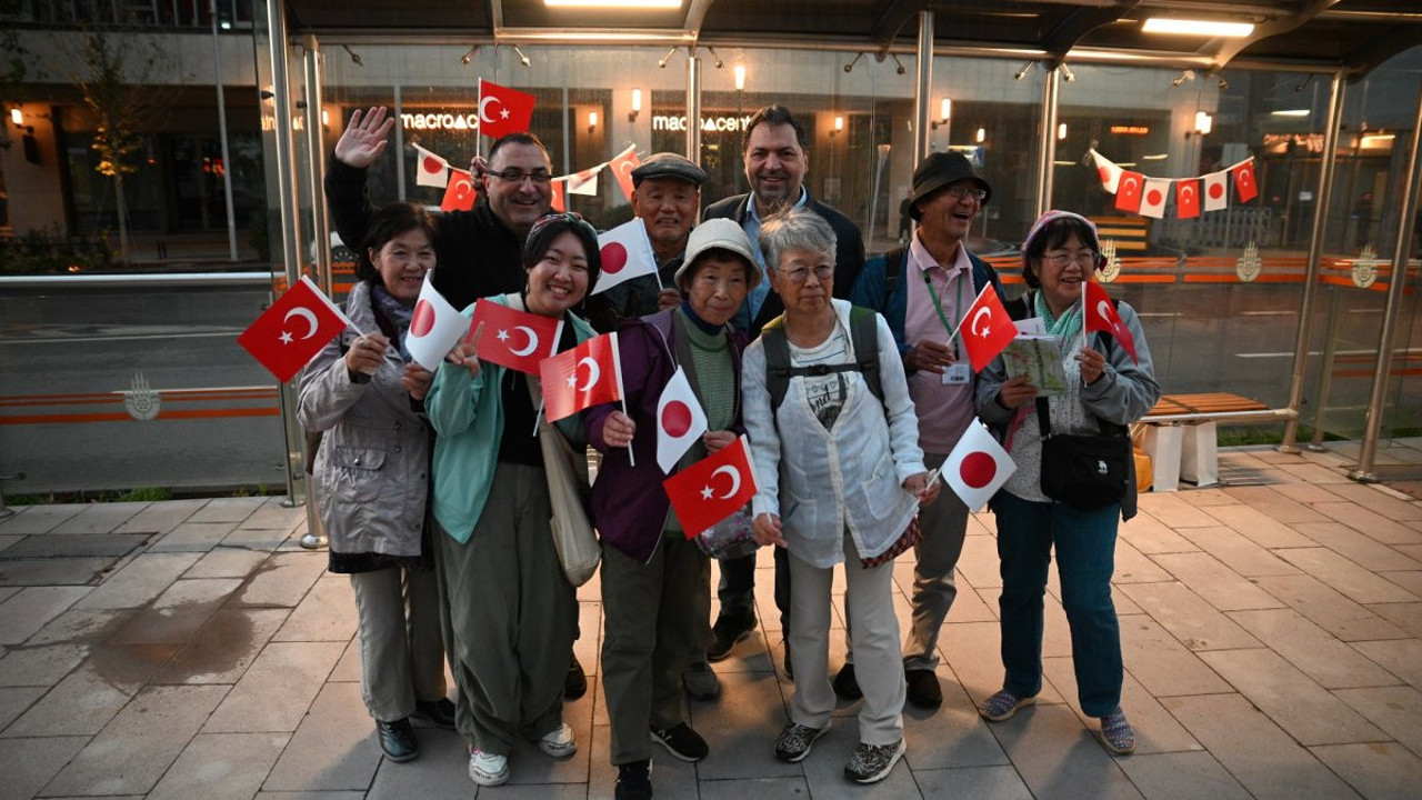 İstanbul'a yeni turistik tramvay hattı. İlk seferi 1000 kişiyle yapıldı